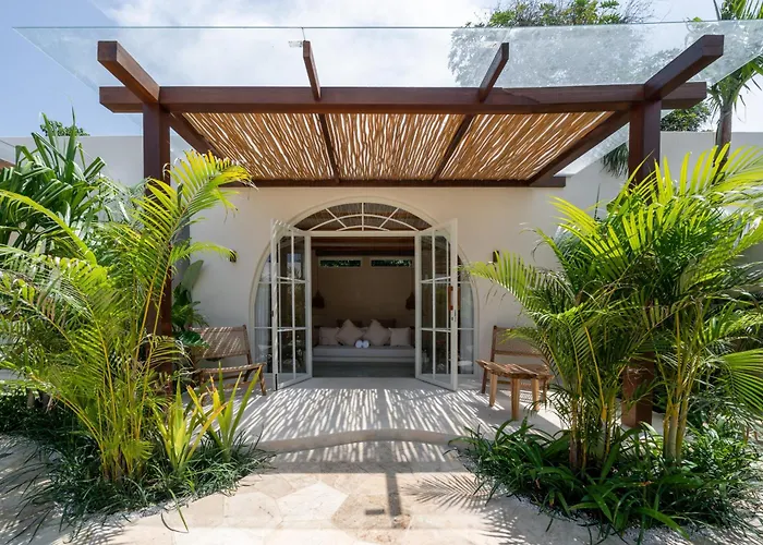 Mayiki Boutique 4*